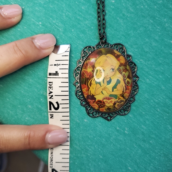 Disney: Alice necklace - Picture 5 of 7